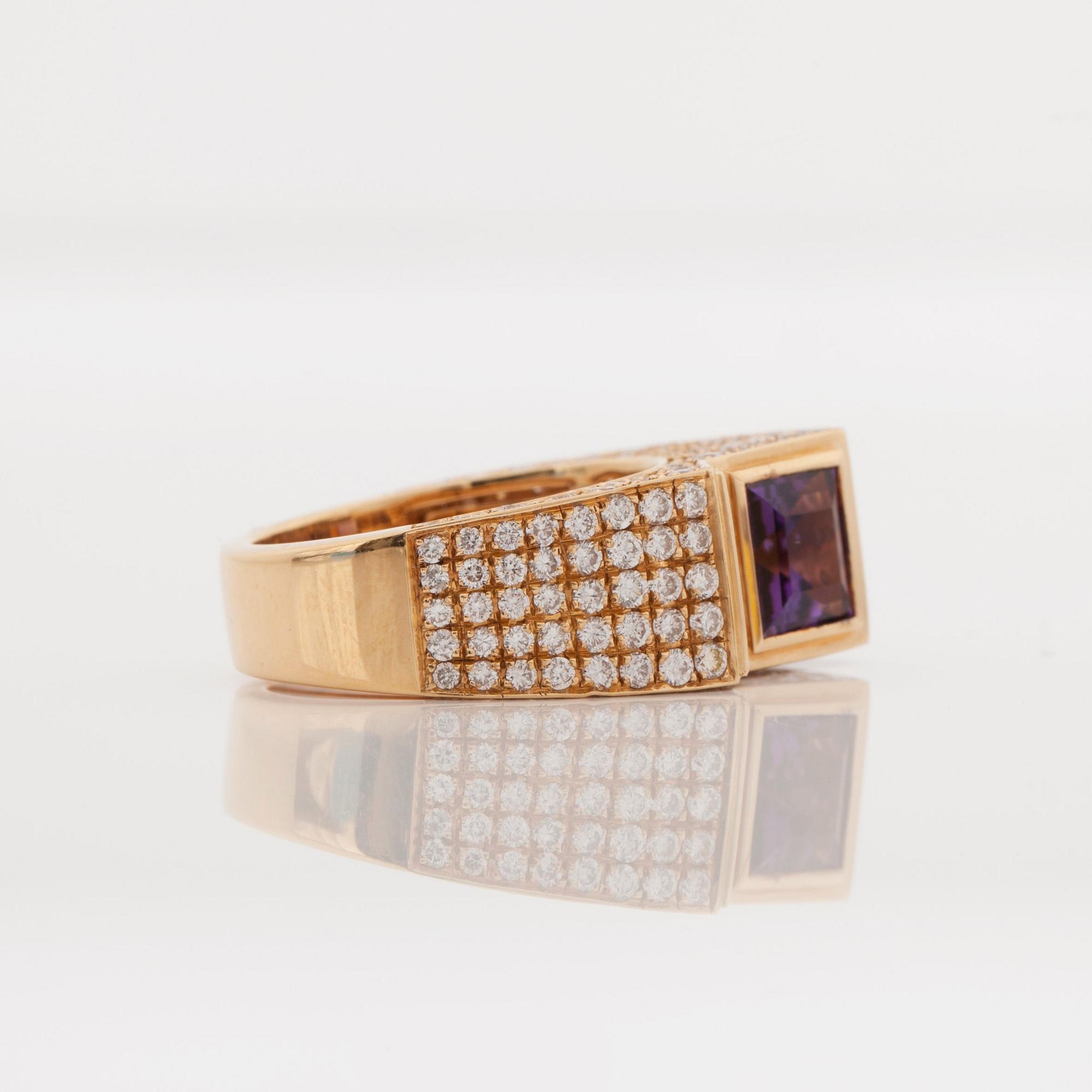 RING med ametist samt diamanter totalt cirka 2.55 ct.