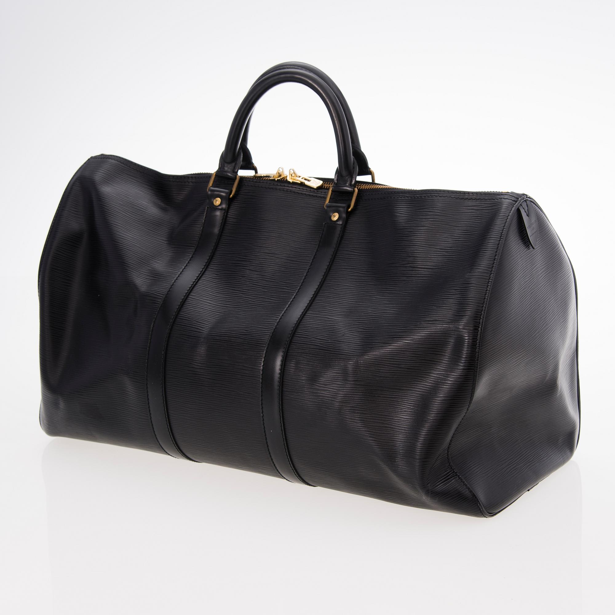LOUIS VUITTON A BLACK EPI LEATHER KEEPALL 50 TRAVEL BAG.