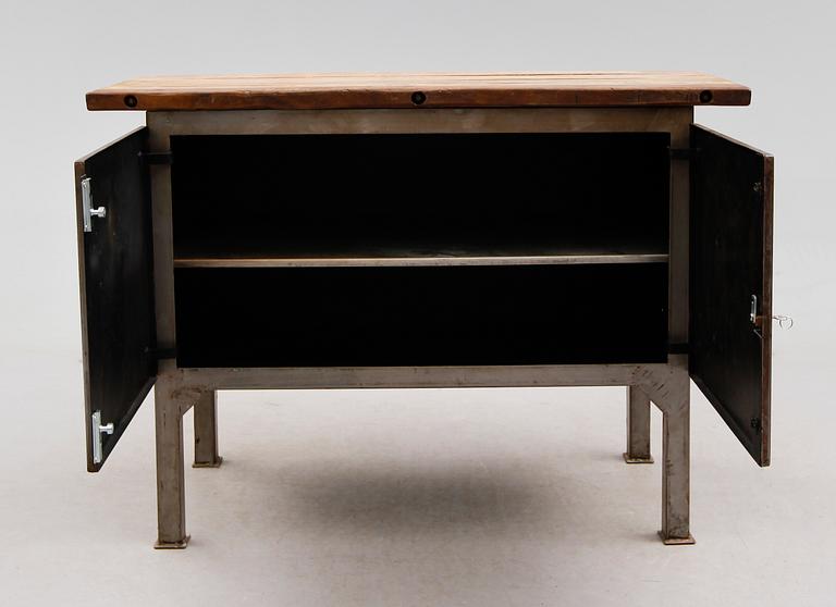 SERVERINGSSKÅP, industrimodell, 1900-talets andra hälft.