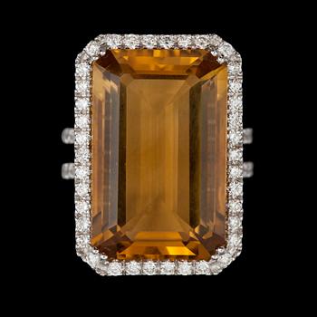 743. A step cut citrine, 28 cts, and brilliant cut diamond ring, tot. 1.06 cts.