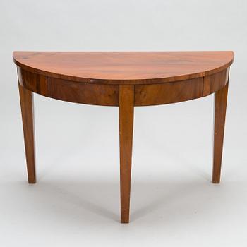 HALVMÅNEBORD, 2 st, Ryssland, 1800-talets första hälft.