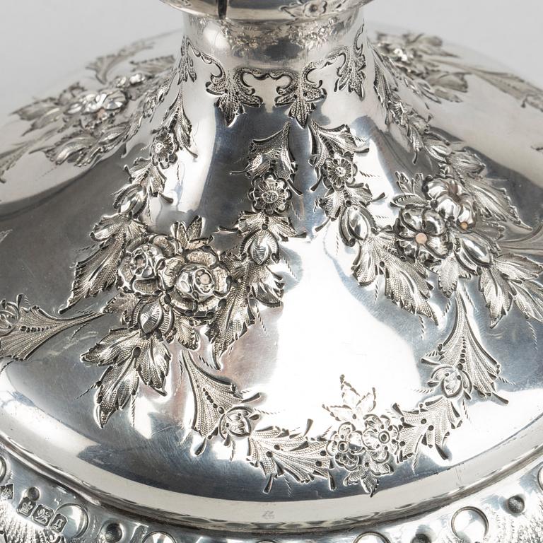 A SILVER VASE FROM SHEFFIELD, England, 19th century, weight ca 490g.