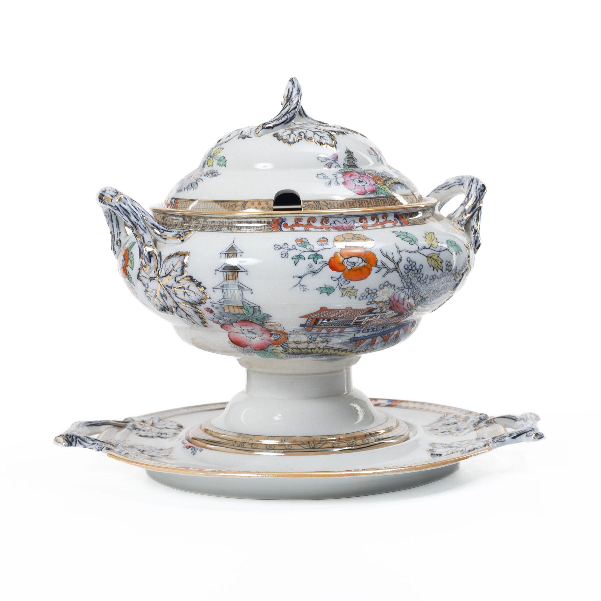 A Swedish "Japan" creamware dinner service, Rörstrand, 1866-1925. (c. 80 pieces).