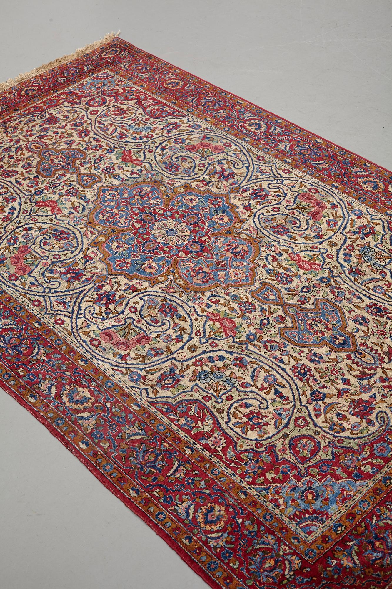 Matto, a semi-antique silk Kashan, ca 212,5-214,5 x 134,5-135,5 cm.