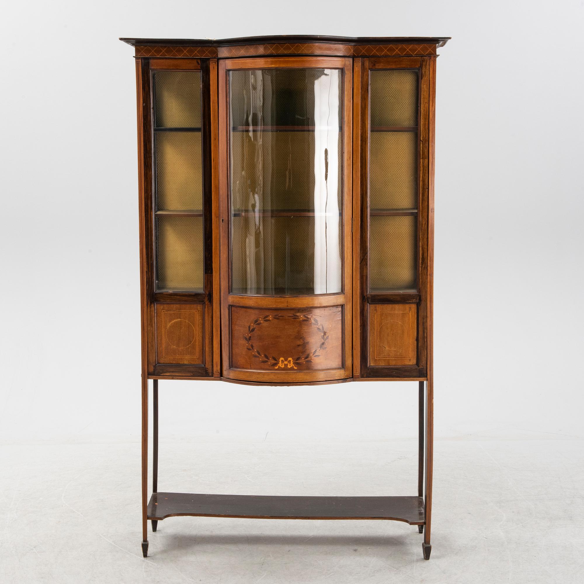 A Georgian style mahogany veneered display cabinet, early 20th century,