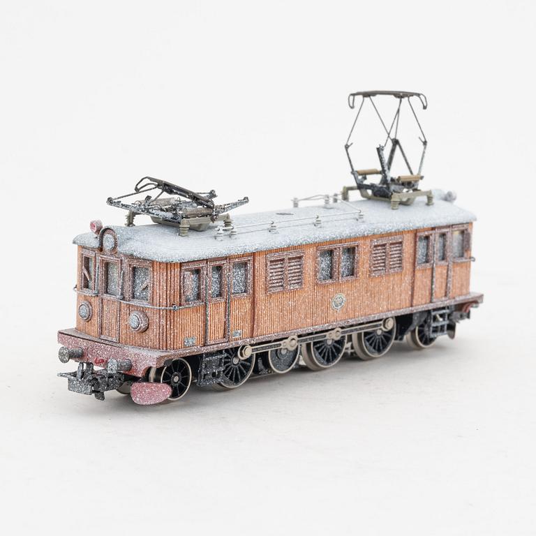 Märklin, ellok, modellnr 3171, samt personvagn, spår H0, i låda.