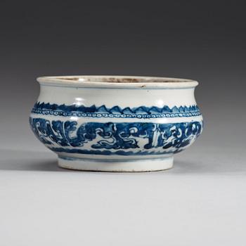 A blue and white censer, Qing dynasty, Kangxi (1662-1722).