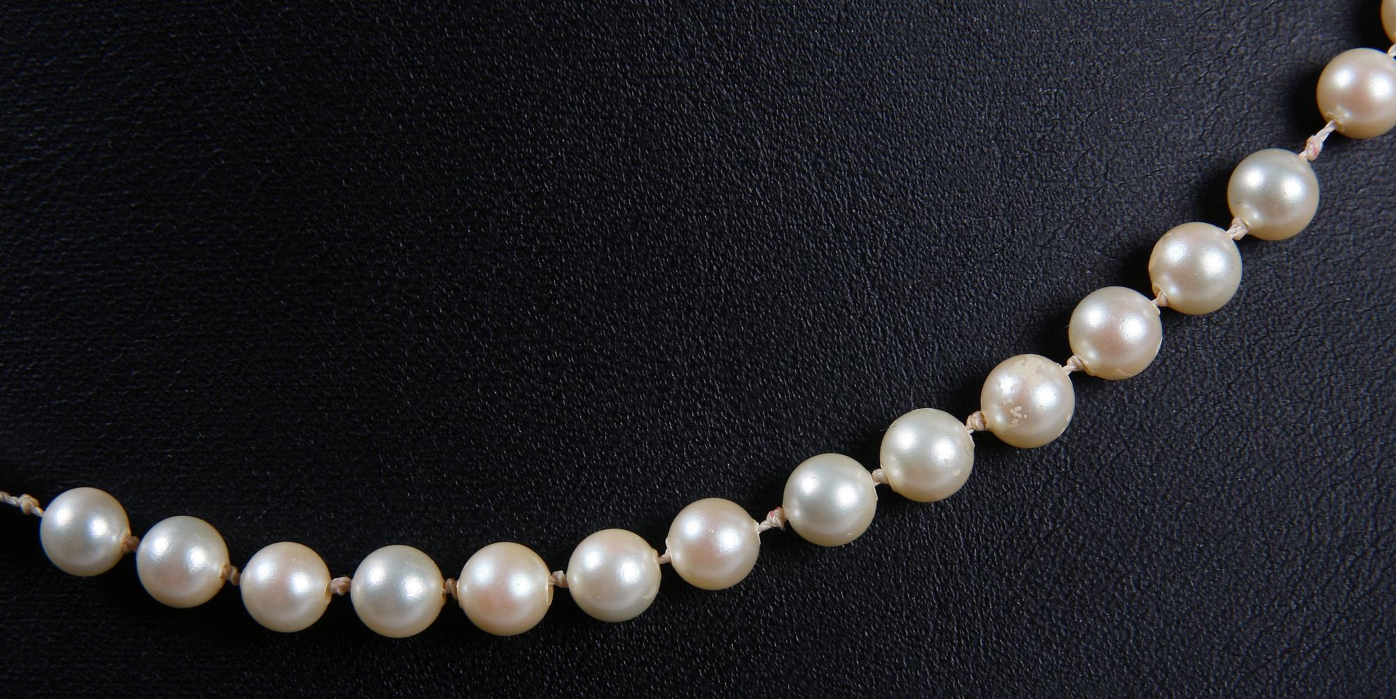 PÄRLCOLLIER.