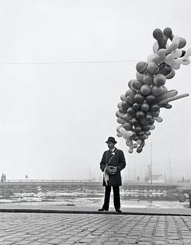 202. Ismo Hölttö, ISMO HÖLTTÖ, "MAN SELLING BALLOONS".