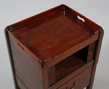 SIDOBORD, engelsk stil, 1900-talets första hälft.