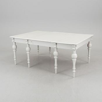 A late 1800s table.