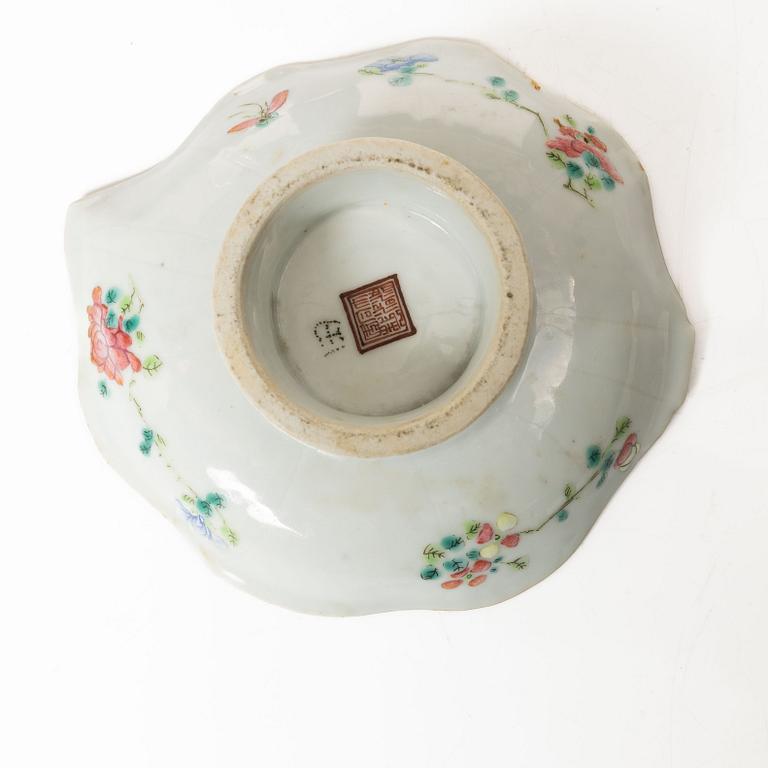 Three Chinese famille rose porcelain dishes, late Qing dynasty / around 1900.