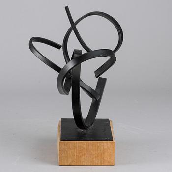 A SMALL SCULPTURE BY SVEN CARLSSON, signed and dated 1979.