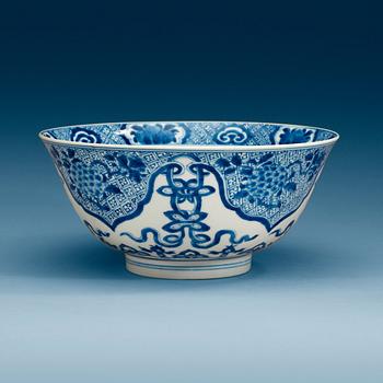 1888. A blue and white bowl, Qing dynasty, Kangxi (1662-1722).