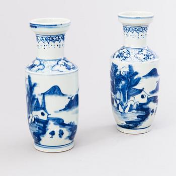 A PAIR OF VASES, porcelain, China early 20th century.