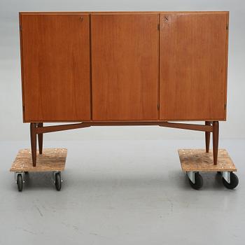 SIDEBOARD, 1900-talets tredje kvartal.