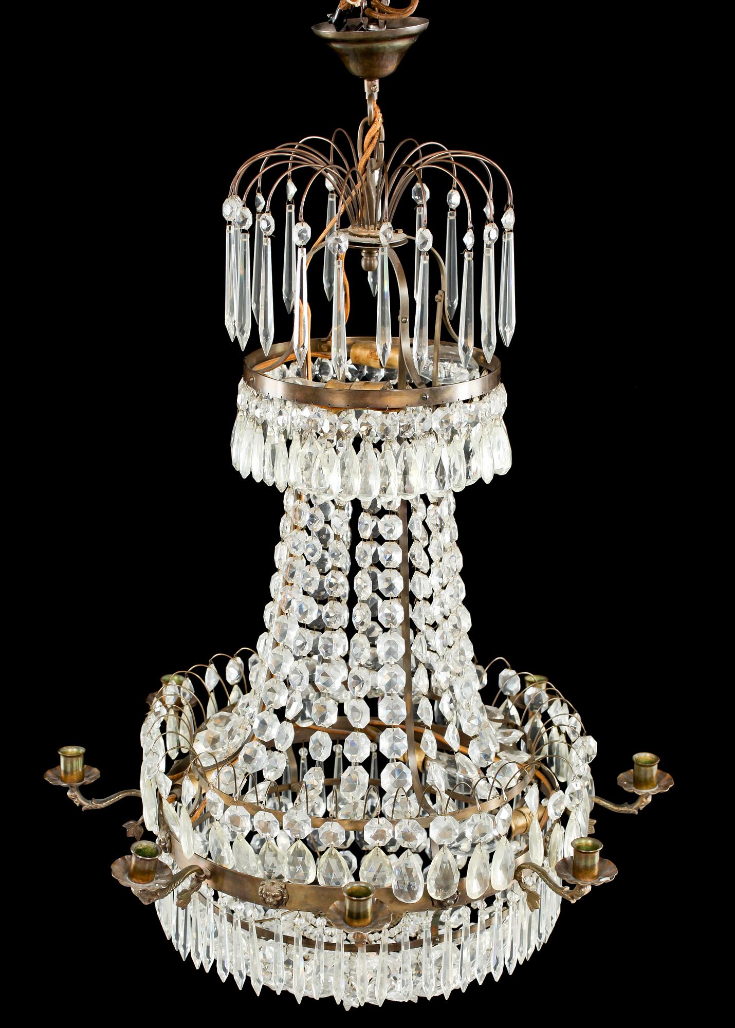 LJUSKRONA, gustaviansk stil, omkring 1900-talets mitt. Höjd ca 85 cm.