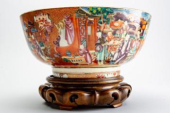 A famille rose punch bowl, Qing dynasty, Qianlong (1736-95).