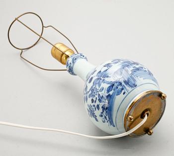 BORDSLAMPA, porslin, China, mässingsfattning.