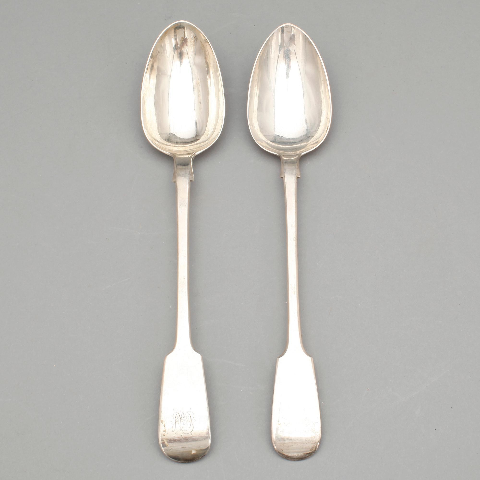 RAGUSKEDAR, 2 st liknande, silver, London 1853. Tot ca 284 gram.
