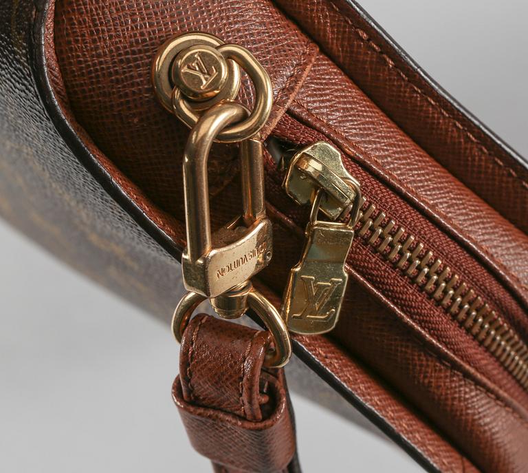 VÄSKA , Louis Vuitton.