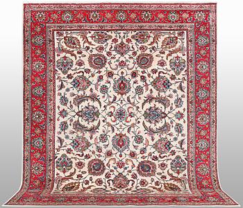 A carpet, Sarouk, ca 397 x 298 cm.