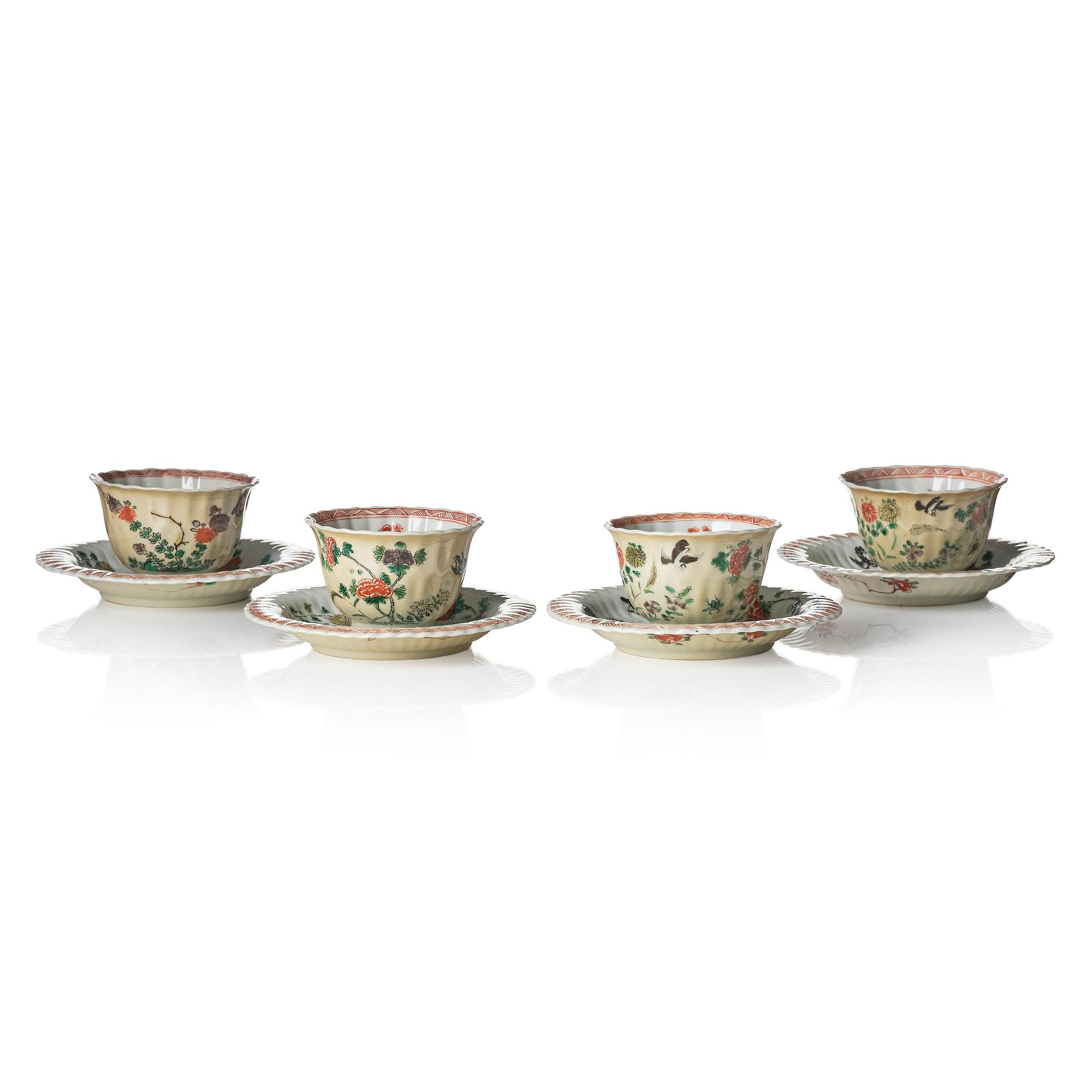 Koppar med fat, fyra stycken, porslin. Qingdynastin, Kangxi (1662-1722).