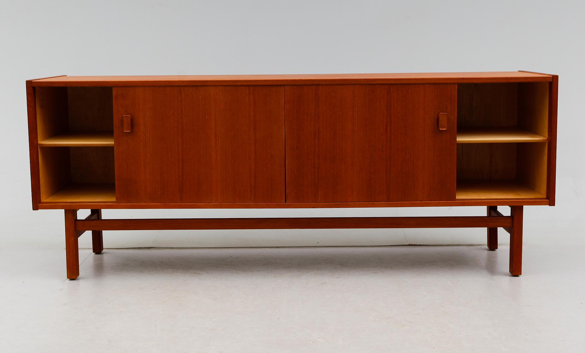 SIDEBOARD, "Arild", Nils Jonsson, Troeds, 1900-talets andra hälft.