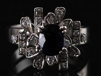 RING, 18k vitguld med briljantslipade diamanter och safir.