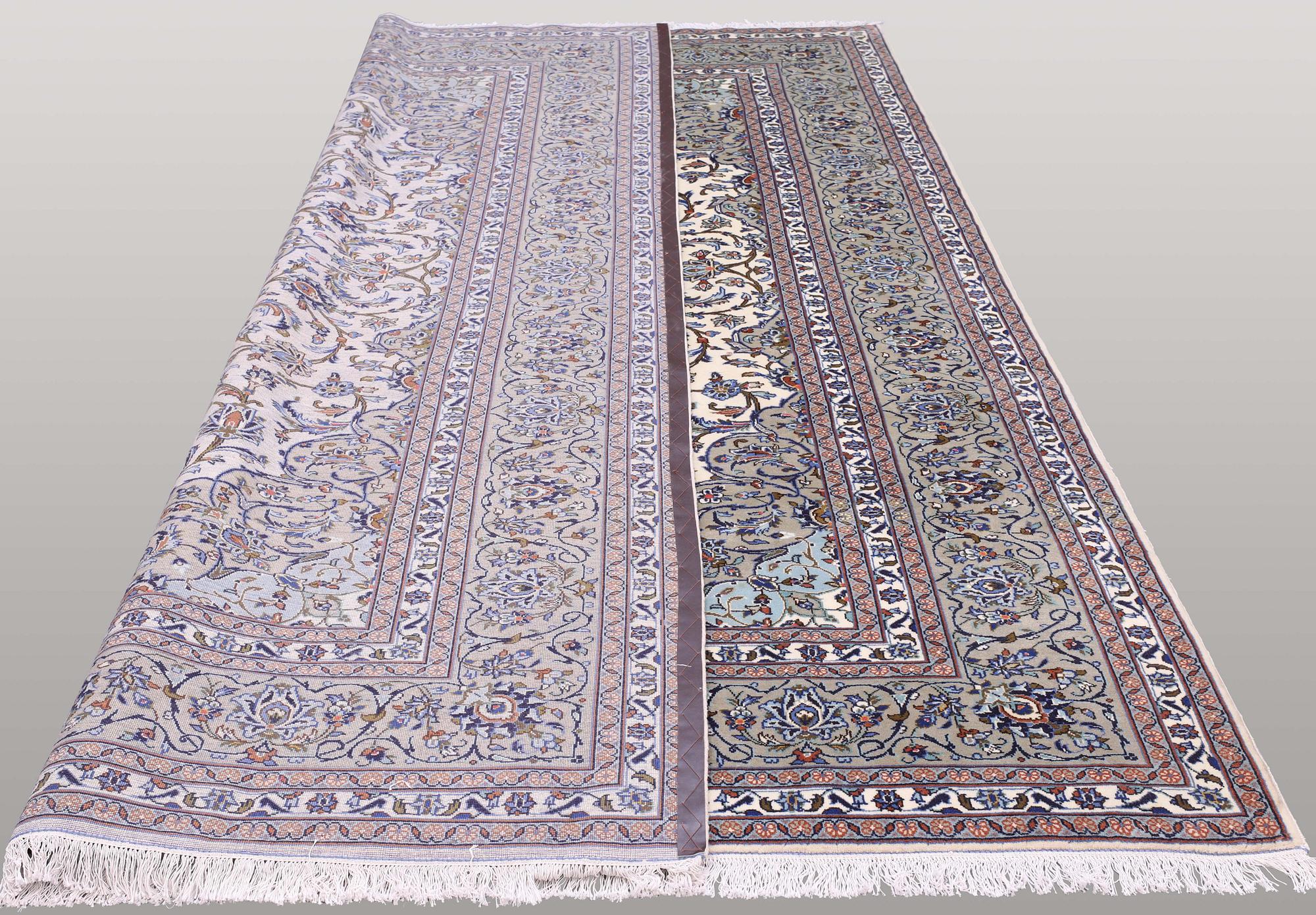 Matta, Keshan, ca 350 x 252 cm.