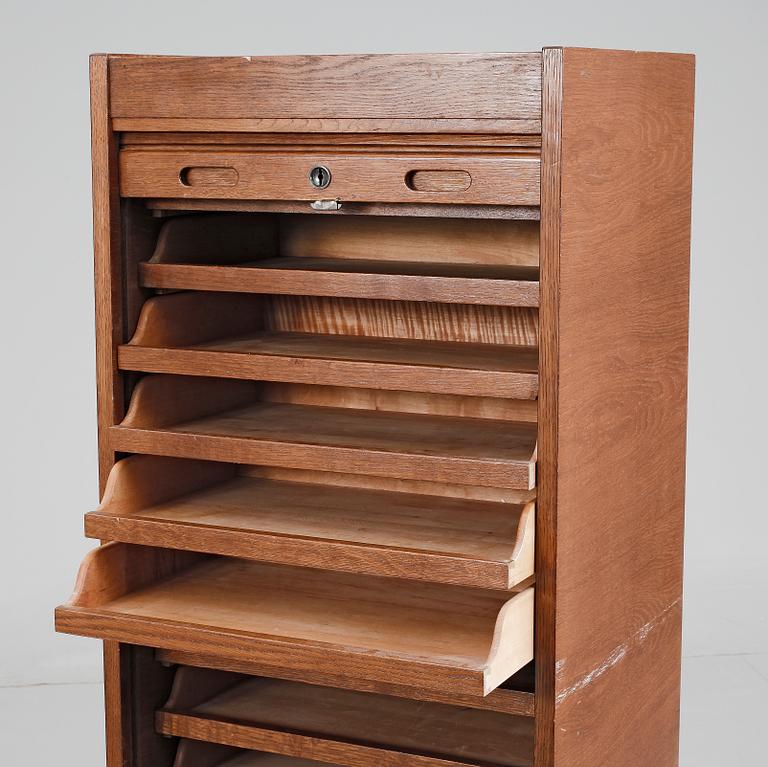 JALUSISKÅP, ek, 1900-talets mitt.