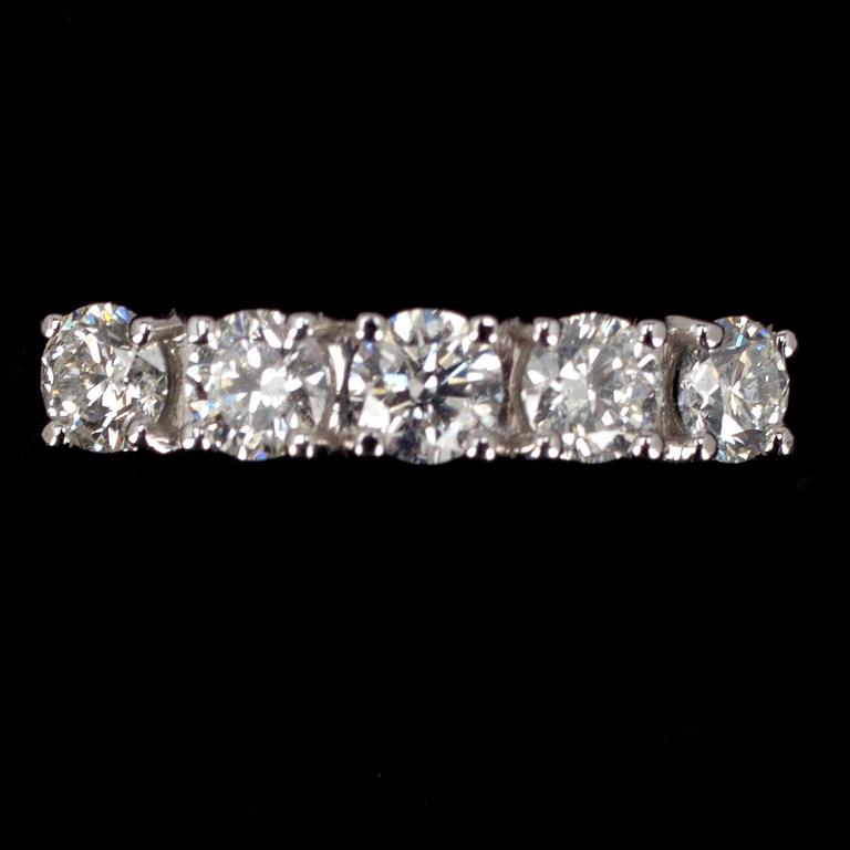 RING, 18K vitguld, diamanter tot. ca 0,75 ct, 2000-tal.