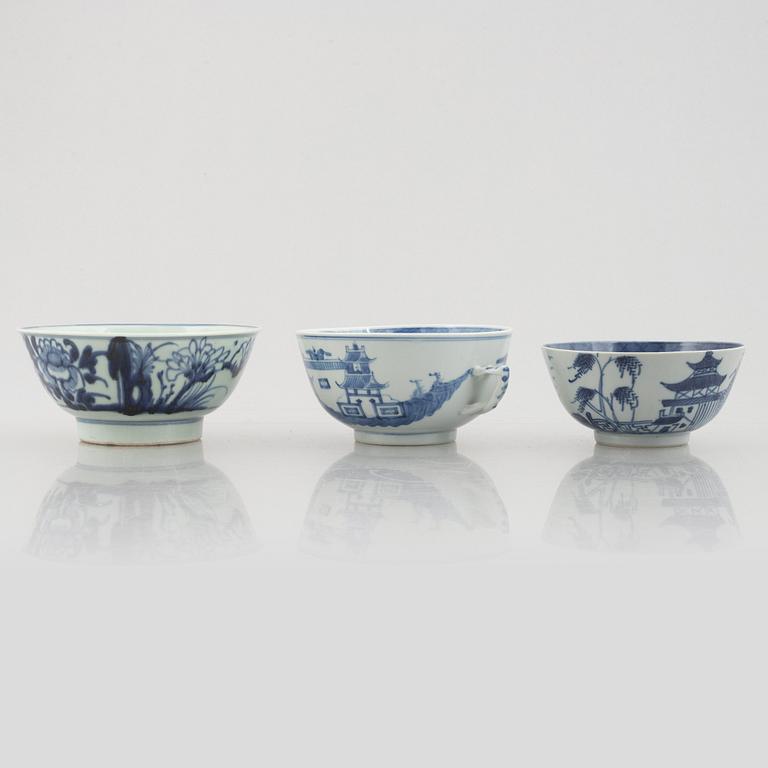 Six pieces of blue and white porcelain, China, Qing dynasty, late 18th-19th century.
