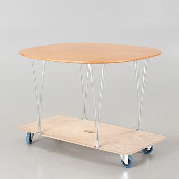 A  table by Bruno Mathsson and Piet Hein,  Mathsson International on license för Fritz Hansen.