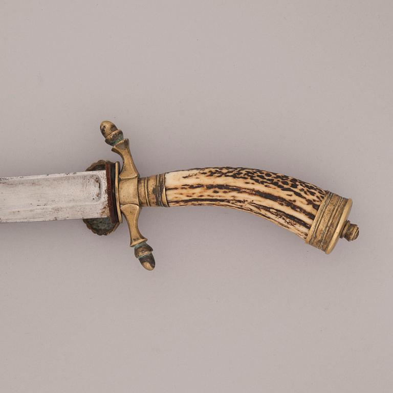 JAKTDOLK samt KNIV, sk Hirschfänger, daterad 1907.