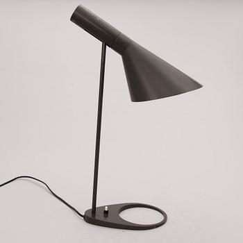 ARNE JACOBSEN, bordslampa, "AJ", Louis Poulsen.