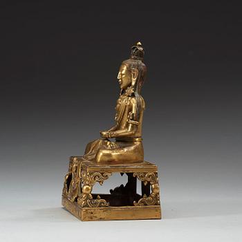 AMITAYUS, förgylld brons. Qing dynastin med Qianlongs märke och period, datering motsvarande 1780.