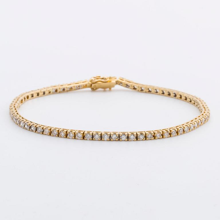 DIAMOND BRACELET 18k gold w 70 brilliant-cut dimaonds approx 3 ct in total.