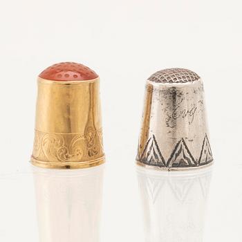 Thimbles, 2 pcs, 18K gold and likely carnelian, Lars Larsson & Co Gothenburg 1848 silver Eman Lindström Söderköping 1918.