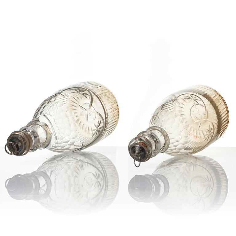 Flaskor, två stycken, glas, 1800-tal.