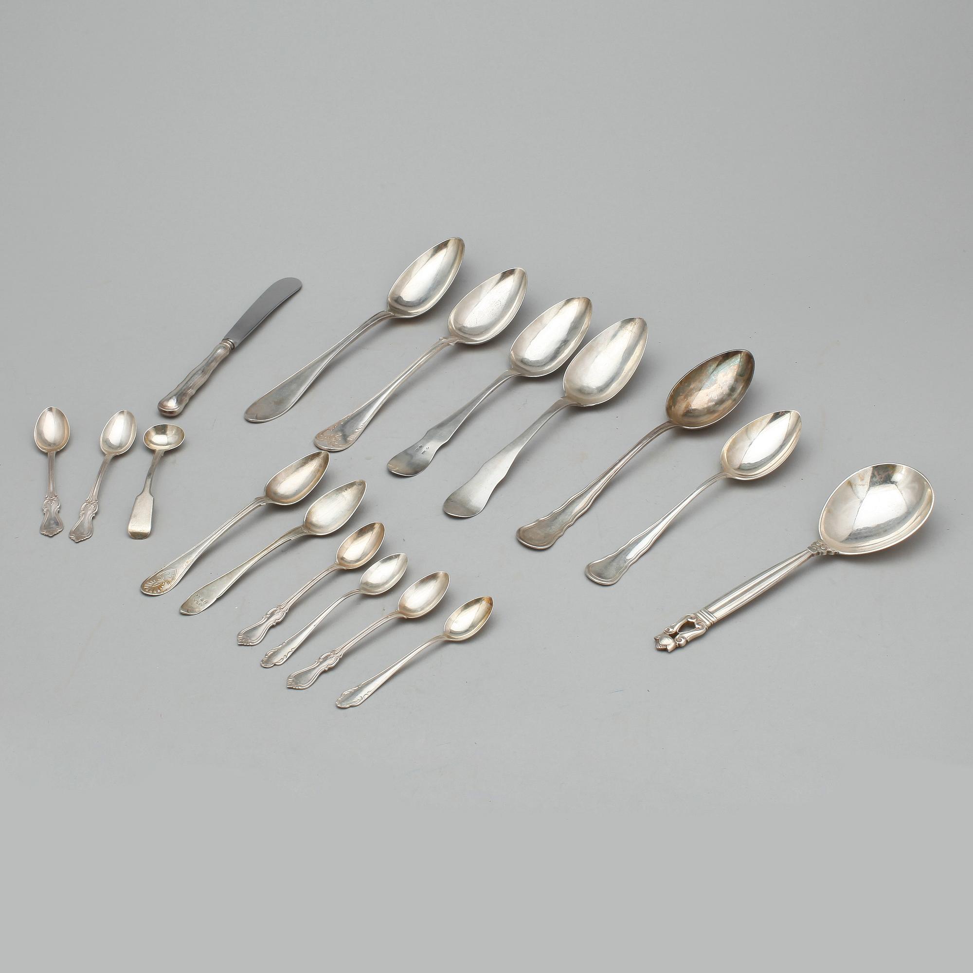 PARTI SILVER, 42 delar,  bl.a. C.G. Hallberg 1945, tot vikt (exklusive knivar) ca 1300 gram.