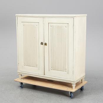 A painted Gustavian sideboard, early 19th Century.