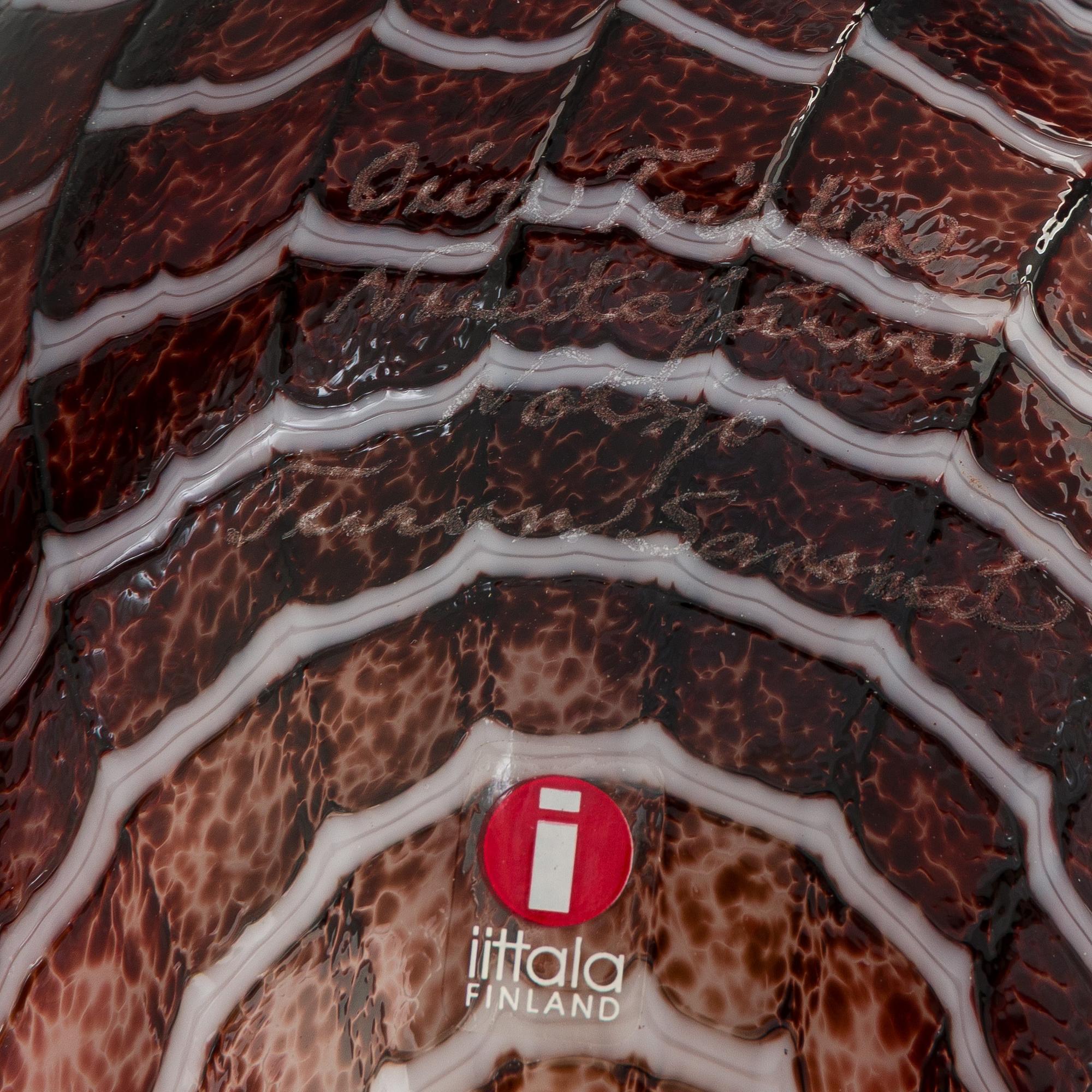 Oiva Toikka, glasfågel, signerad Oiva Toikka Nuutajärvi Notsjö Turun Sanomat.