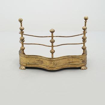 GNISTSKYDD, mässing, 1900-talets första hälft.