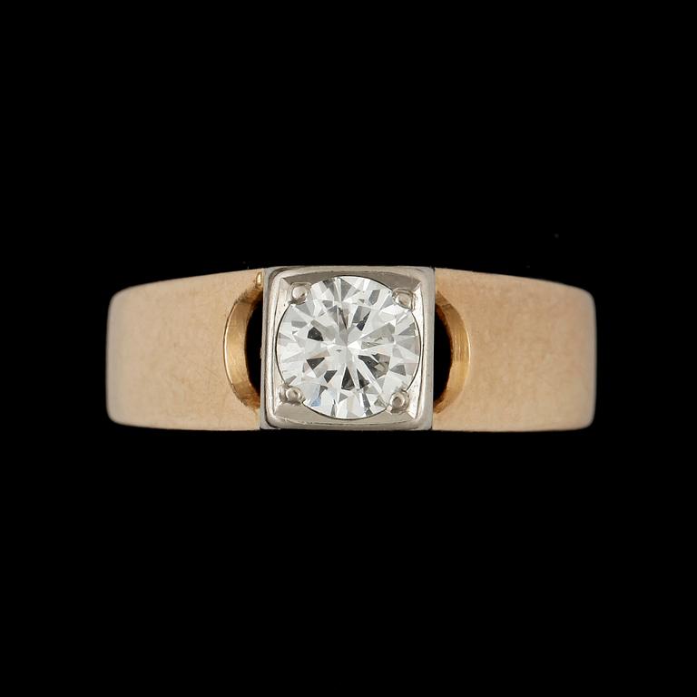 RING, 18 k guld med briljantslipad diamant ca 0,37 ct. Vikt ca 2 g.