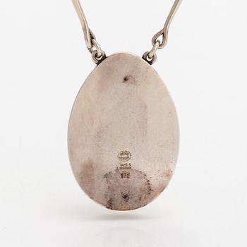Georg Jensen/Astrid Fog, a sterling silver necklace. Model no. 122.
