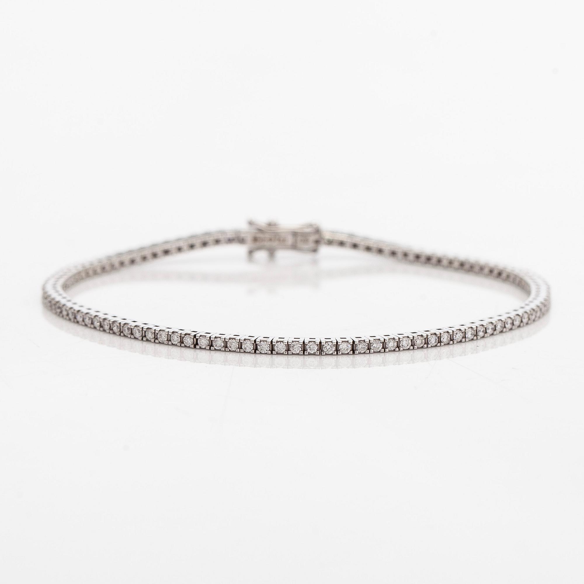 Tennisarmband, 18K vitguld och briljantslipade diamanter.
