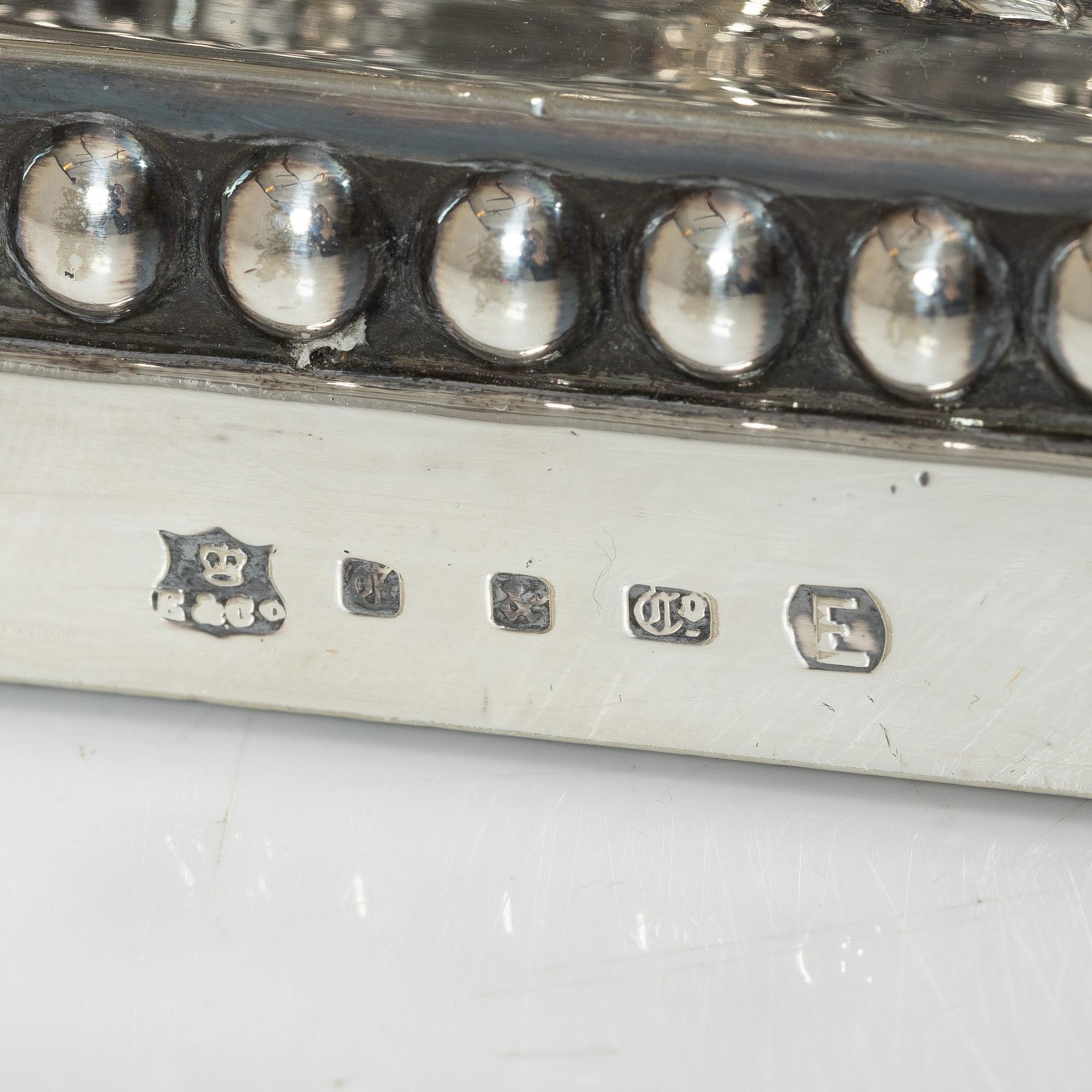 A pair och silver plated candelsticks, mark of  Elkington & Co, Birmingham, 1888-1890.