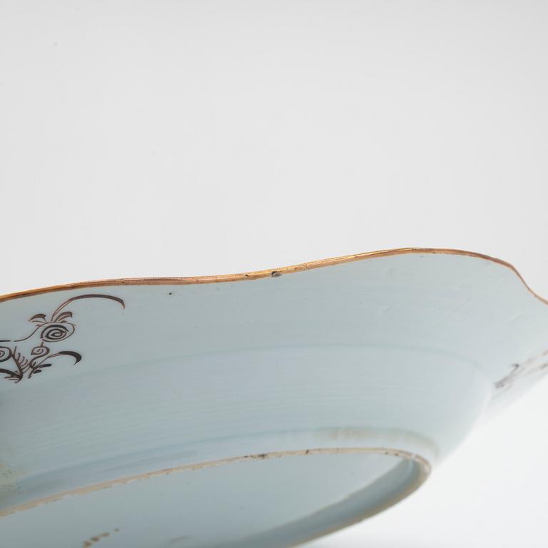 A Chinese porcelain dish, Qing dynasty, Qianlong (1736-95).