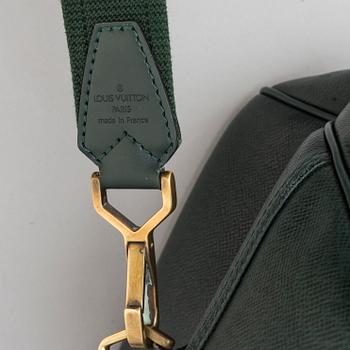 LOUIS VUITTON, 'Green Taïga Kendall PM' bag.